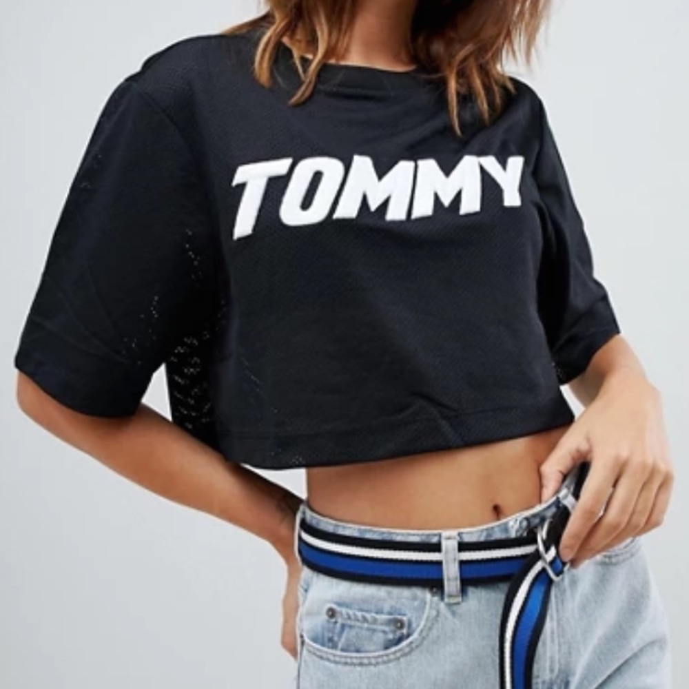 GIGI HADID TOMMY LOGO MESH CROP T-SHIRT